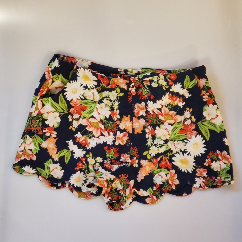 Love Tree Navy Floral Shorts with Scalloped Hem - size Medium